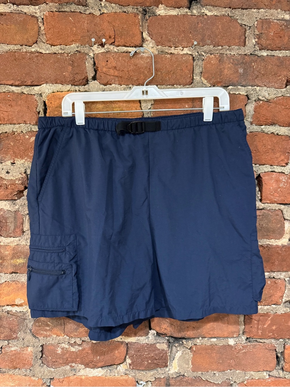 Vintage Columbia Women's Navy Cargo Shorts with Elastic Belt (100% Nylon)